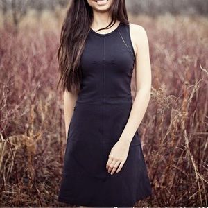 Lululemon sleeveless Black Dress - sz4 - EUC 💕